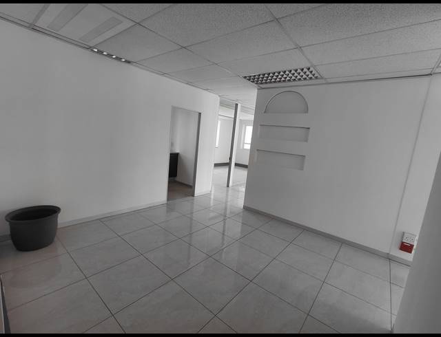 142M² OFFICE TO LET IN BRYANSTON